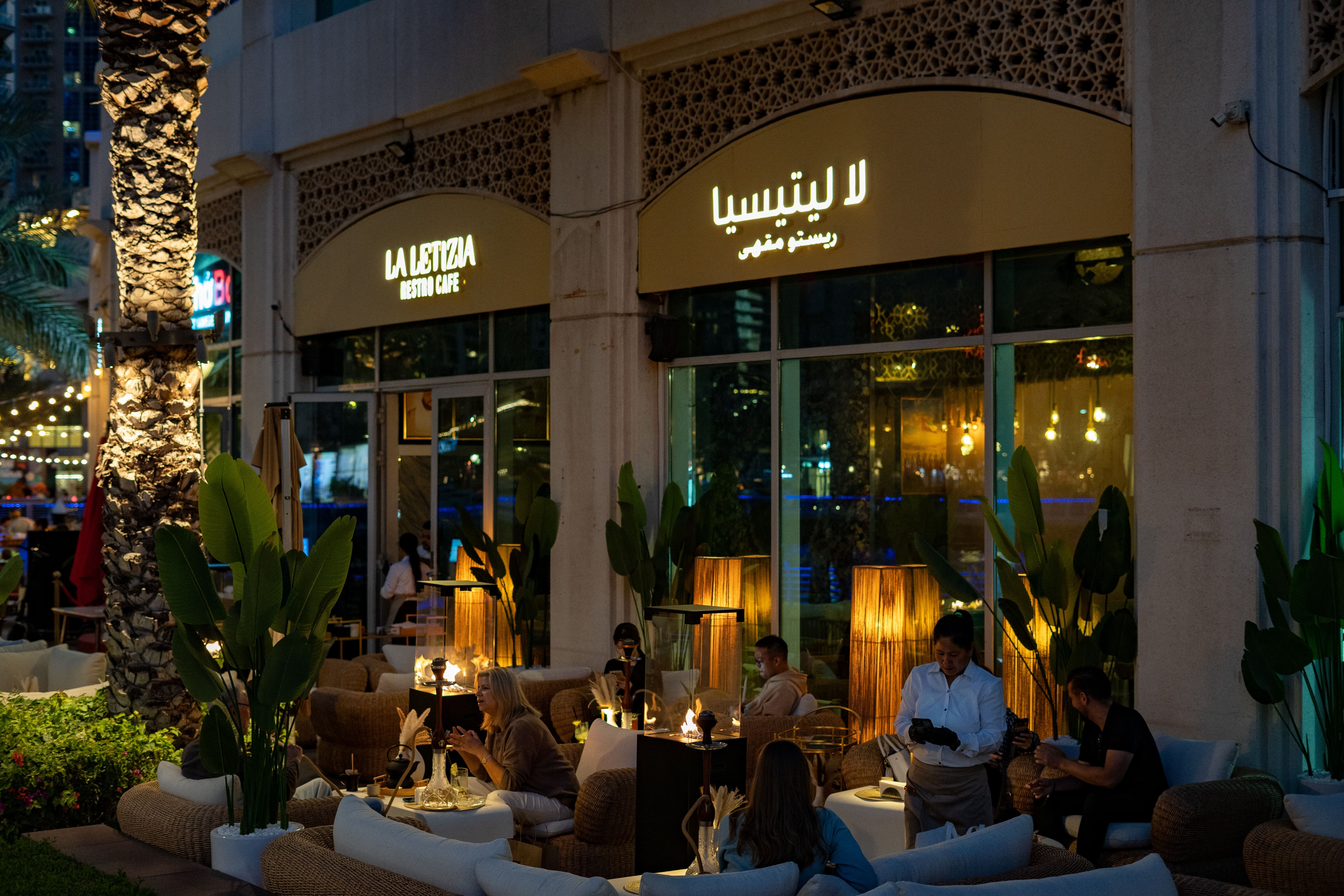 Things To Do In Dubai at Burj Khalifa observation deck