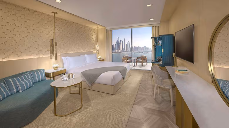 Best hotels in Palm Jumeirah skyline view
