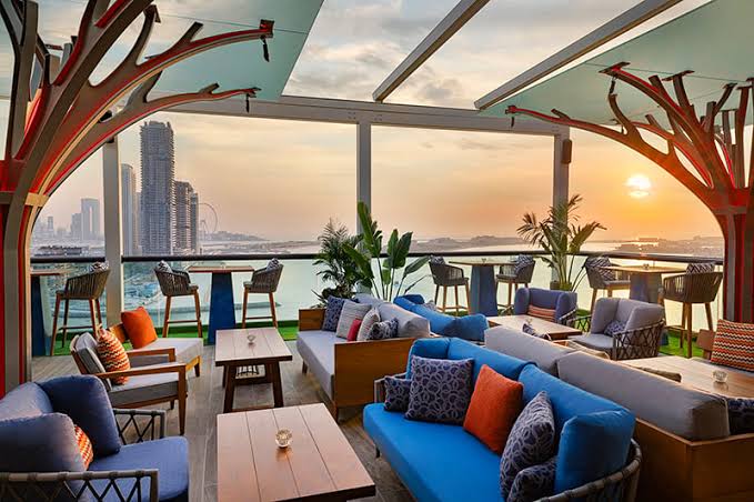 outdoor brunches Dubai beachfront table setting