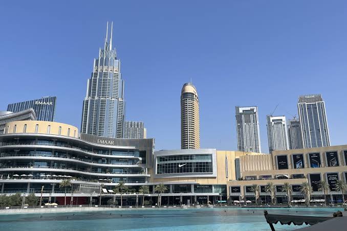 shopping malls in Dubai skyline view