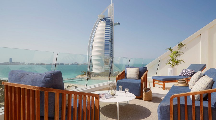 Last-minute staycation offers in Dubai with skyline view