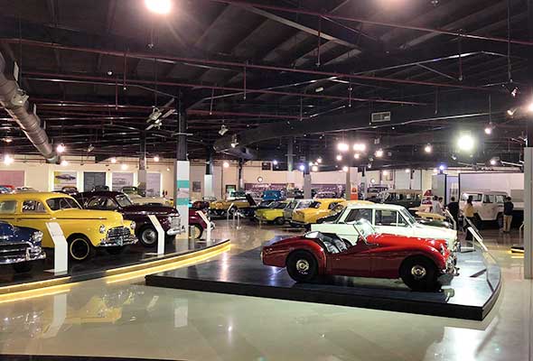 free museums in Dubai — Nostalgia Classic Cars Museum display