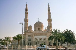 Jumeirah Mosque exterior with twin minarets, Dubai