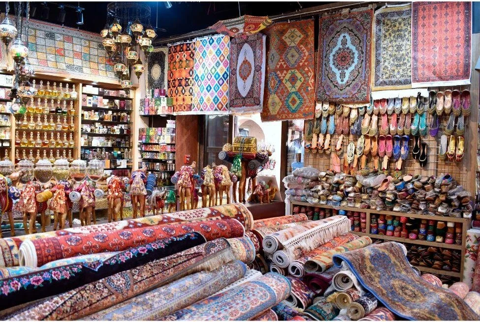 traditional gifts for souvenir shopping in Dubai